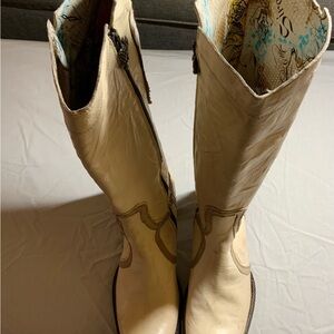 Siren by Mark Nason “VEELA” slightly worn with dust bags and box